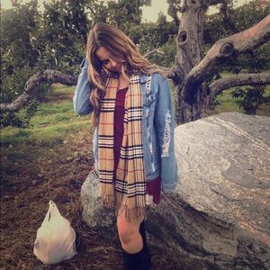 Super soft scarf! Perfect for the fall☀️